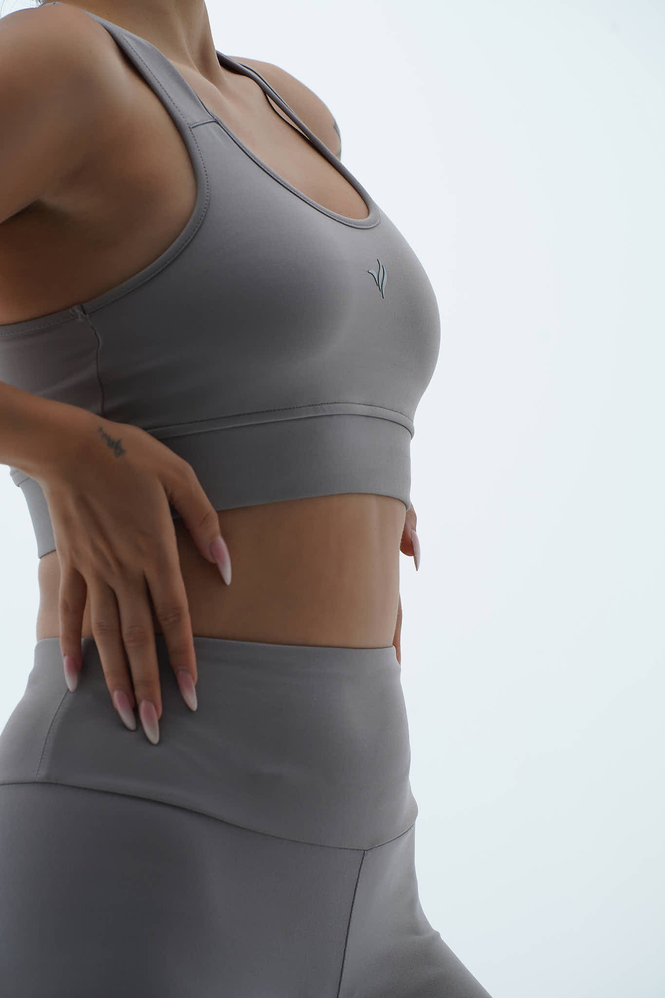 Aero Motion - Gri Geniş Askılı Kaplı ve Destekli Spor Sütyeni