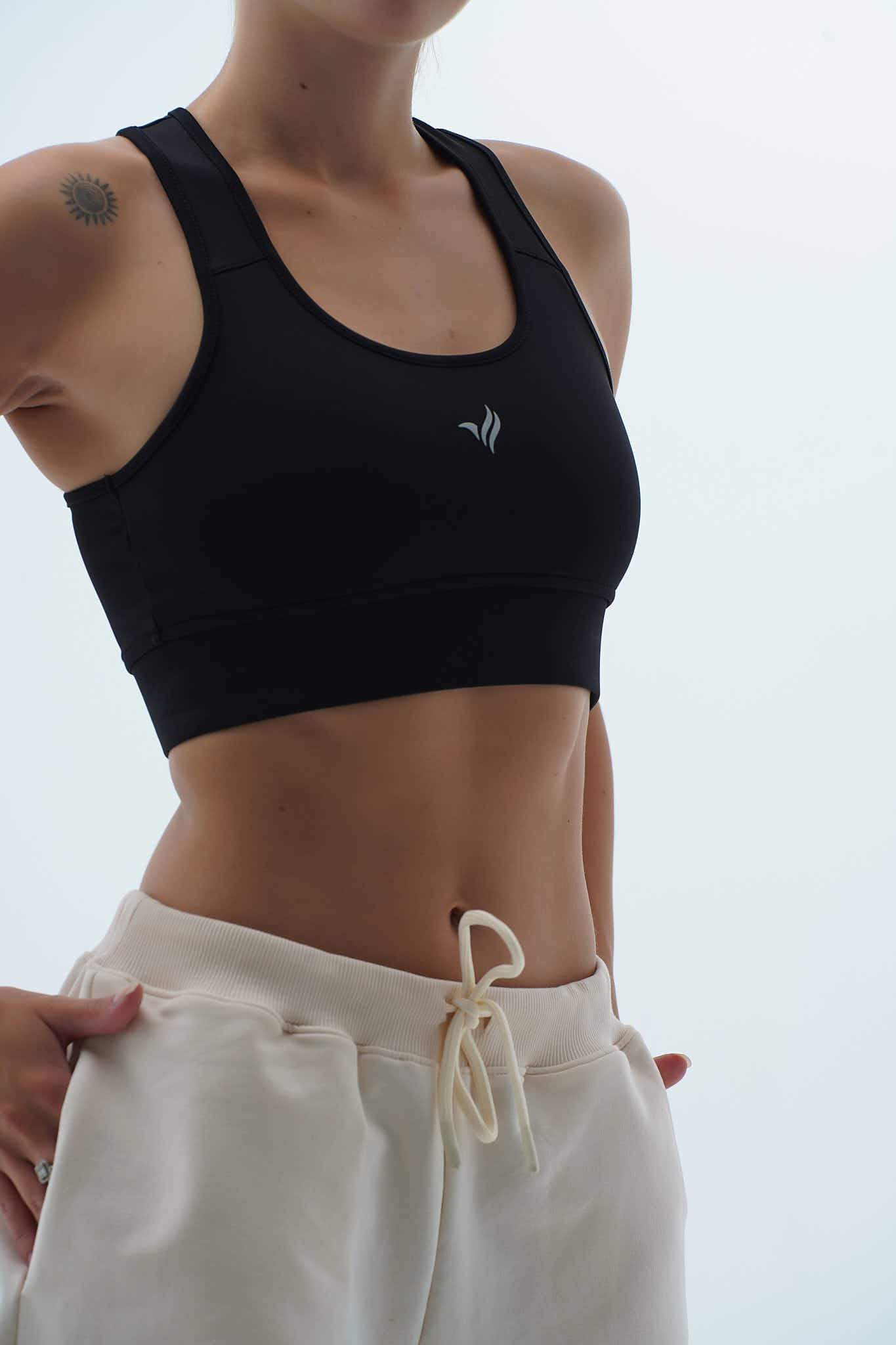 Aero Motion - Siyah Geniş Askılı Kaplı ve Destekli Spor Sütyeni