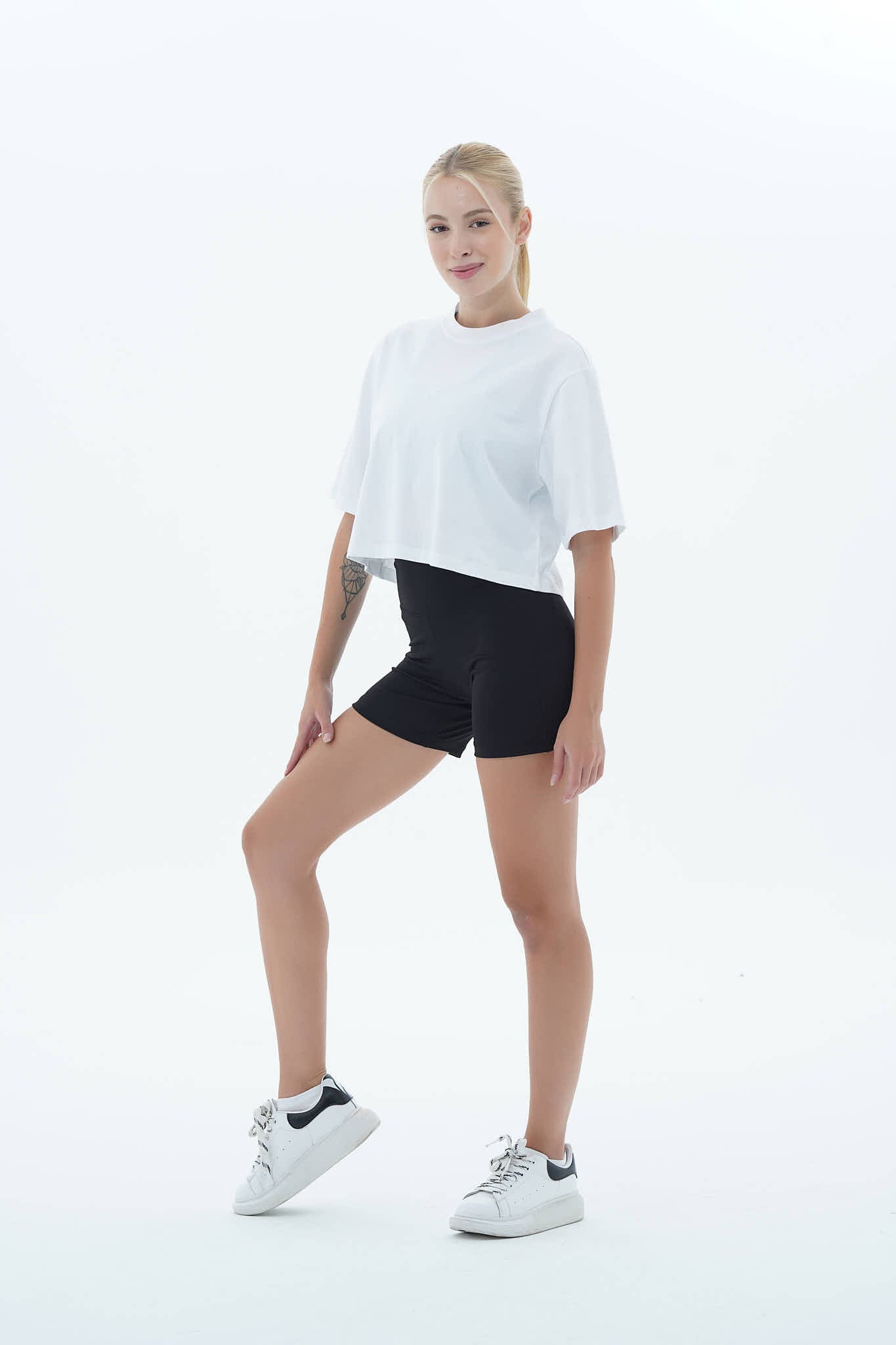 Pure Comfort- Beyaz Rahat Kesim %100 Pamuklu Crop Tişört