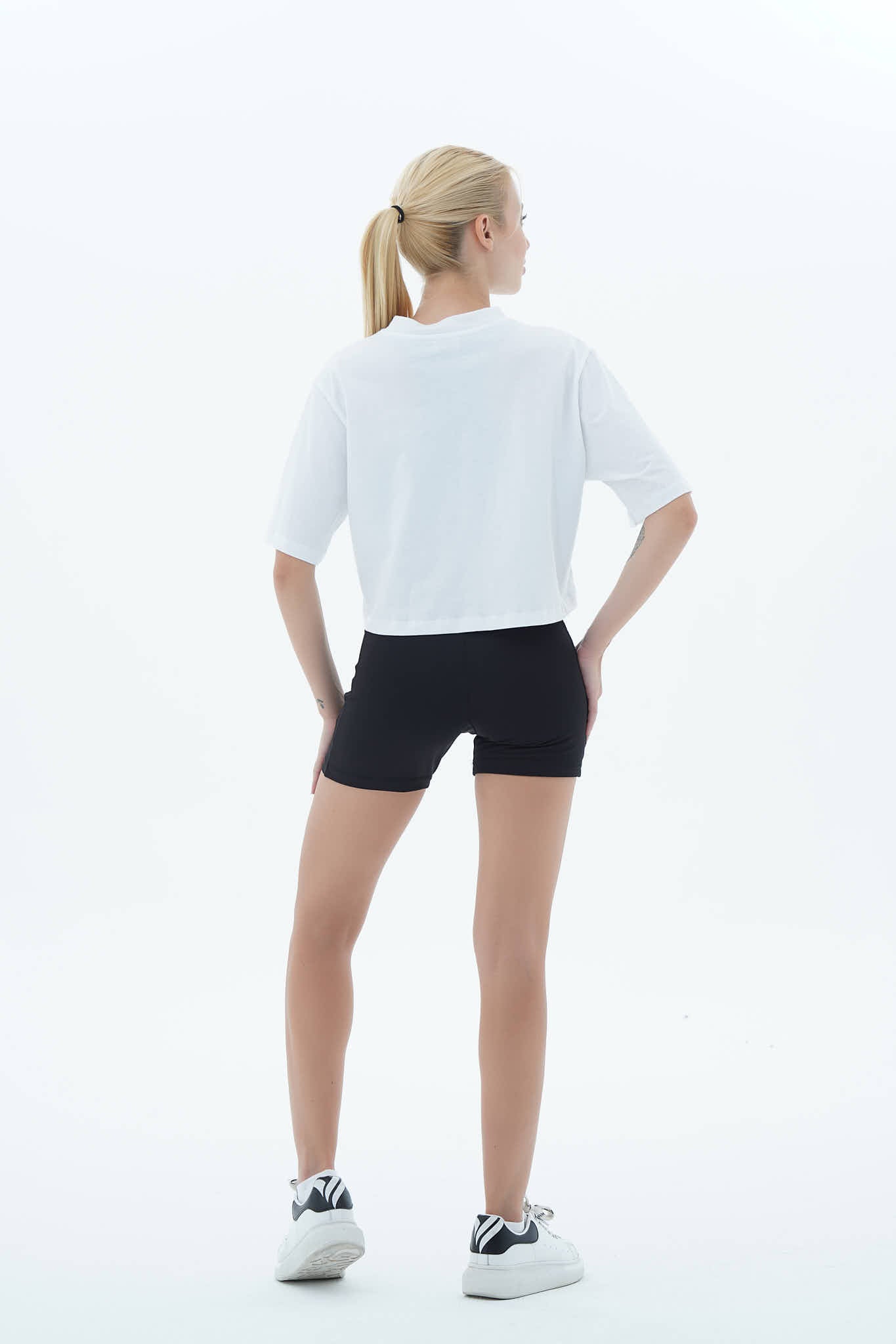 Pure Comfort- Beyaz Rahat Kesim %100 Pamuklu Crop Tişört