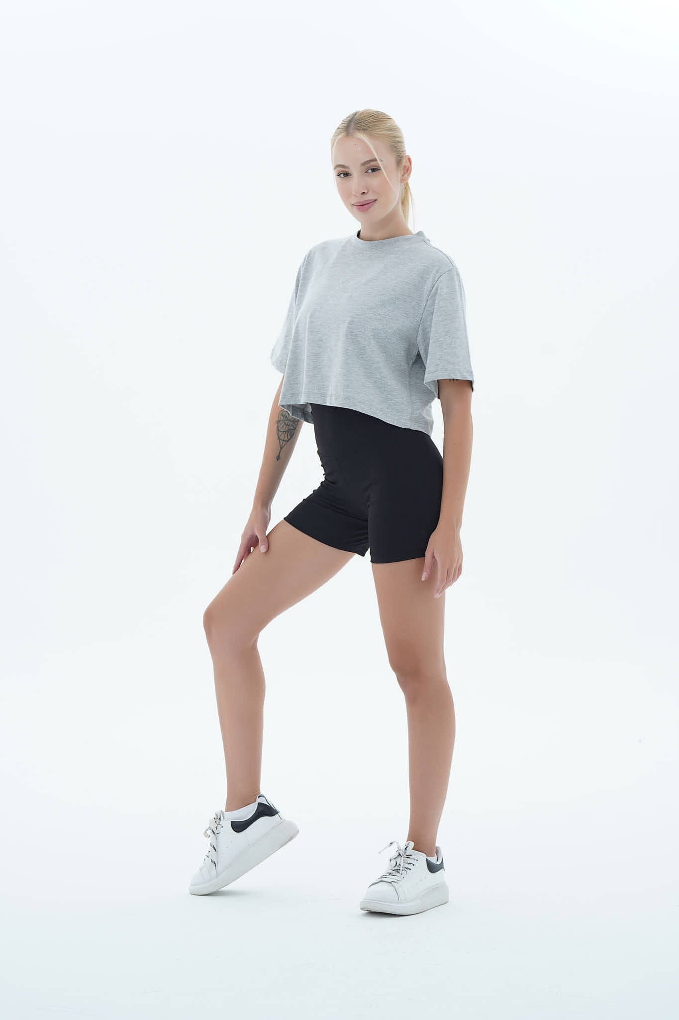 Pure Comfort - Gri Rahat Kesim %100 Pamuklu Crop Tişört
