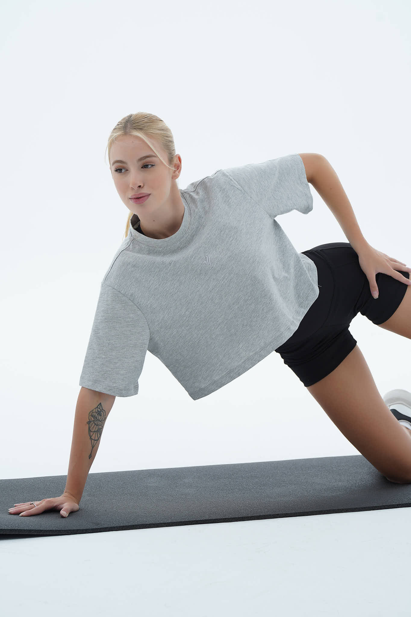 Pure Comfort - Gri Rahat Kesim %100 Pamuklu Crop Tişört
