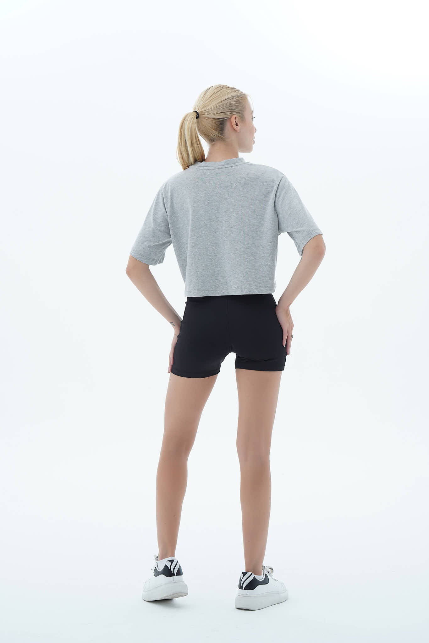 Pure Comfort - Gri Rahat Kesim %100 Pamuklu Crop Tişört