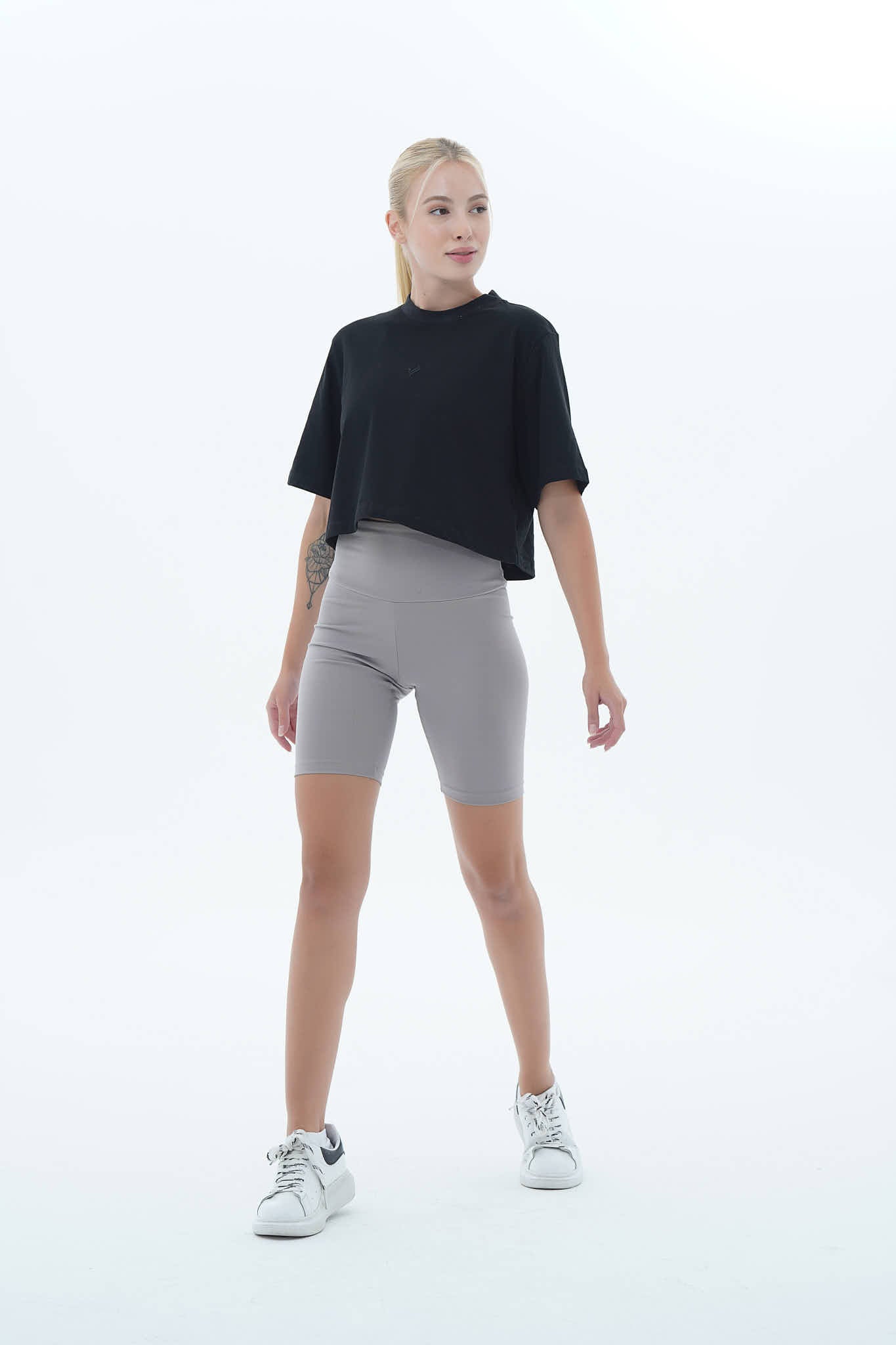 Pure Comfort - Siyah Rahat Kesim %100 Pamuklu Crop Tişört