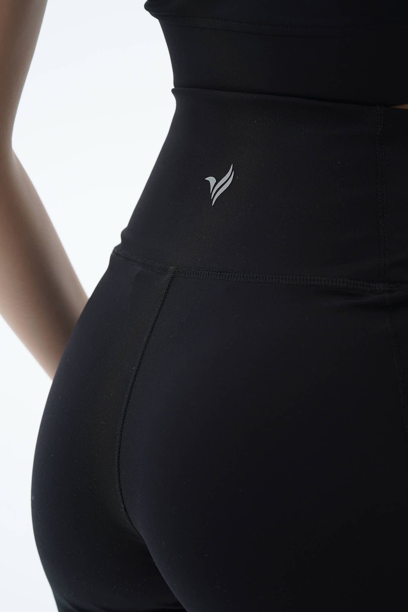 Aero Motion - Siyah Yüksek Bel Push-Up Toparlayıcı Şort Tayt