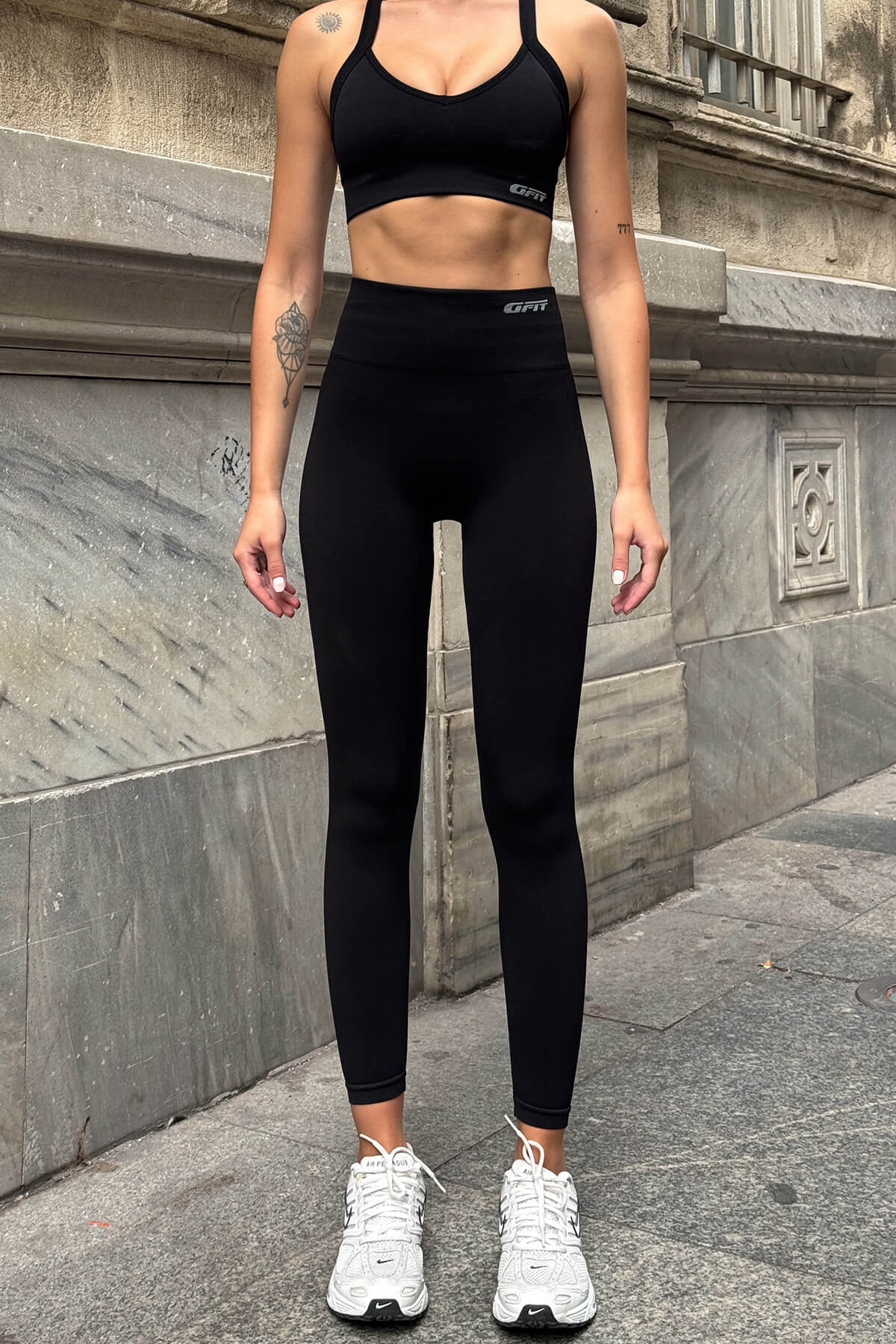 Prime FIT - Siyah Çapraz Askılı Destekli Seamless Bra Sporcu Sütyeni