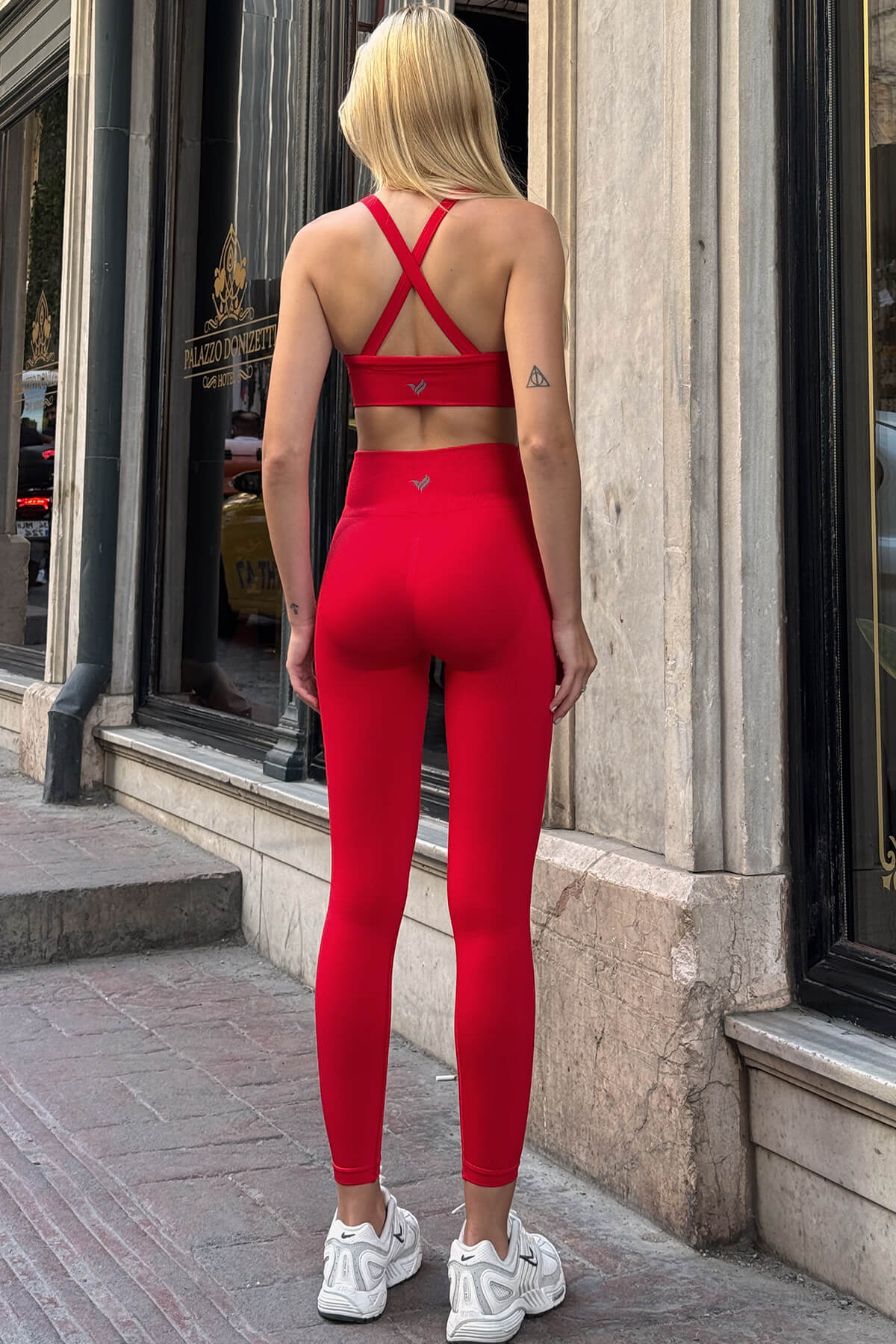 Prime FIT - Kırmızı Çapraz Askılı Destekli Seamless Bra Sporcu Sütyeni